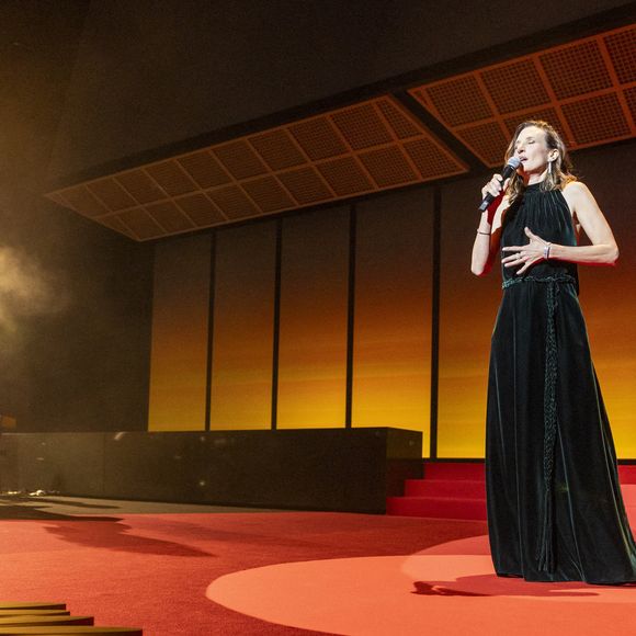 Camille Cottin (Maitresse de cérémonie) - Cérémonie d'ouverture du 77ème Festival International du Film de Cannes, au Palais des Festivals à Cannes. Le 14 mai 2024.
© Borde-Jacovides-Moreau / Bestimage