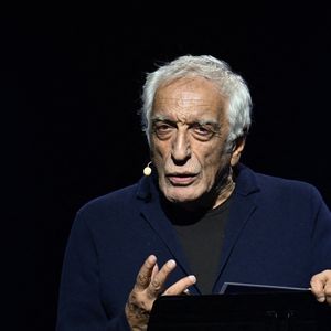 Gerard Darmon lors de la soirée hommage "7 octobre - 2 ans après" en mémoire des victimes du 7 octobre et en soutien aux otages du Hamas à la salle Pleyel à Paris le 5 octobre 2025. © Lionel Urman / Bestimage