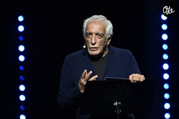 Gerard Darmon lors de la soirée hommage "7 octobre - 2 ans après" en mémoire des victimes du 7 octobre et en soutien aux otages du Hamas à la salle Pleyel à Paris le 5 octobre 2025. © Lionel Urman / Bestimage