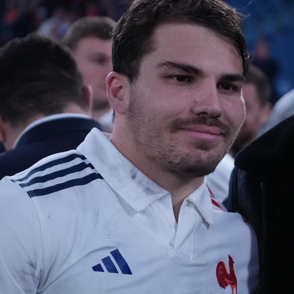 Antoine Dupont - L'équipe de France de rugby victorieuse face à l'Italie (73 - 24) lors du Tournoi des Six Nations à Rome, le 24 février 2025. 
© Laurent Lairys / PsnewZ / Bestimage