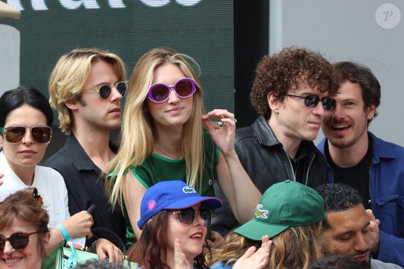 Dorian Lauduique Lux 'Ofenbach' avec sa femme Diane Teppaz dans les tribunes lors des Internationaux de France 2025 à Roland Garros le 02 juin 2025 à Paris, France. Photo d eNasser Berzane/ABACAPRESS.COM