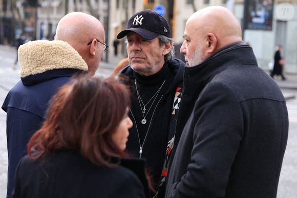 Bernard Laporte, Jean-Luc Reichmann arrivant à la cérémonie d'enterrement de Rolland Courbis à l'église de la Madeleine à Paris, France, le 14 janvier 2026. Rolland Courbis, ancien footballeur français, entraîneur et commentateur médiatique au franc-parler, est décédé à l'âge de 72 ans. Photo par Jerome Domine/ABACAPRESS.COM