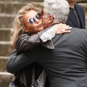 C'est son épouse, Shawn Brogan, qui a partagé la triste nouvelle ce dimanche 3 mai, après 25 ans de mariage et une vie entière dédiée à la scène.

Sheila arrive aux obsèques de Jane Birkin en l'église Saint-Roch à Paris. Le 24 juillet 2023.

© Jacovides-KD Niko / Bestimage