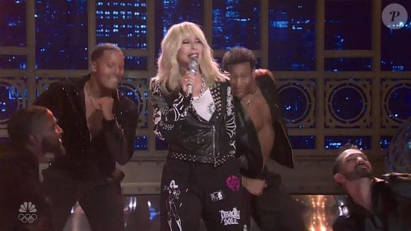 Cher revient au "Saturday Night Live" après 40 ans d'absence avec une performance festive pour les fêtes. 

©Bestimage