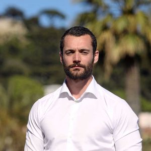 L'occasion pour lui d'évoquer son cercle intime, notamment sur son épouse Natalie Husic à qui il a dit "oui" en 2022. Si sa famille est sacrée à ses yeux, ses amitiés comptent tout autant dans son quotidien.

Exclusif - Shooting photo avec Louis Sarkozy à Nice le 25 avril 2025. © Jean-François Ottonello / Nice Matin / Bestimage