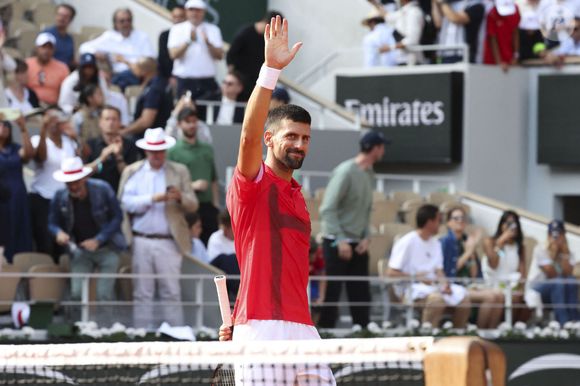 Il a ouvert un restaurant vegan à Belgrade en 2009, puis un deuxième à Monaco en 2016 appelé Eqvita mais qui semble avoir fermé ses portes depuis. 

Cameron Norrie (GBR) Vs Novak Djokovic (SRB) in the fourth round of the singles competition during the 2025 French Open Tennis Tournament at Roland Garros (day 9) in Paris, France, on June 2nd, 2025. © Michtof/PsnewZ/Bestimage