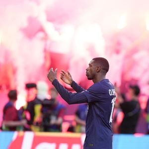 De nombreux proches des joueurs avaient fait le déplacement pour les soutenir.

BUDAPEST, HONGRIE - 30 MAI 2026 : Ousmane Dembele du Paris Saint-Germain F.C. marque sur le point de penalty et égalise lors du match de la finale de la Ligue des champions de l'UEFA 2026 entre le Paris Saint-Germain F.C. et Arsenal F.C. à la Puskas Arena le 30 mai 2026 à Budapest, en Hongrie. © SPP / PsnewZ / Bestimage