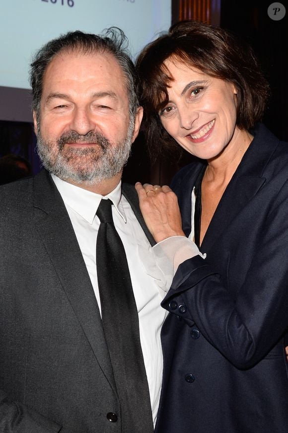 Depuis 15 ans, Inès de la Fressange vit le parfait amour dans les bras de Denis Olivennes.

Exclusif - Denis Olivennes et Inès de la Fressange à la soirée des Distinctions de la FIDH (Fédération Internationale des Droits de l'Homme) à l'Hôtel de Ville à Paris, le 6 décembre 2016.

Photo : Guirec Coadic / Bestimage