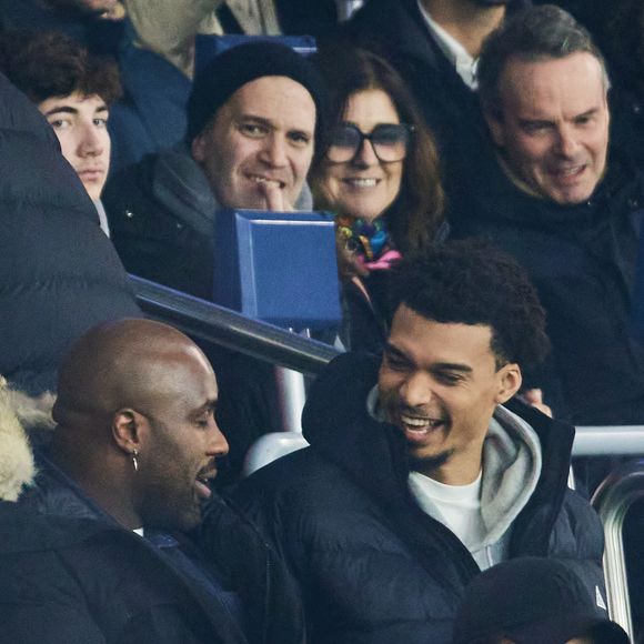 Victor Wembanyama, assis aux côtés de Teddy Riner a apprécié la victoire de son club de cœur

Teddy Riner et Victor Wembanyama - Célébrités assistent au match de Ligue des champions entre le PSG et Manchester City (4-2) au Parc des Princes à Paris le 22 janvier 2025. © Cyril Moreau/Bestimage