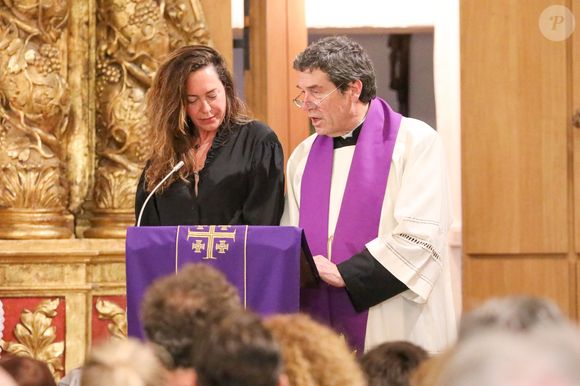 Anne-Charlotte Julian (fille de Jean-Louis Julian et de Chantal Nobel) lors de la cérémonie d'obsèques de Chantal Nobel en l'église Notre-Dame de l'Assomption à Ramatuelle, France, le 7 mai 2026. © Franz Chavaroche/Bestimage
