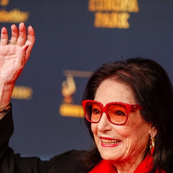 Nana Mouskouri se rendra à la cérémonie de remise des prix des médias "Goldene Henne" à Leipzig. Ce prix est décerné à des stars de la musique, du sport et du show-business. Leipzig, Saxe, Allemagne, 7 octobre 2022. Photo de Gerald Matzka/DPA/ABACAPRESS.COM