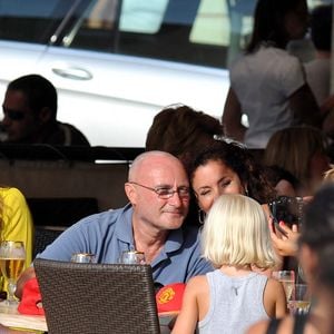 Phil Collins aperçu avec sa famille dans les rues de Saint-Tropez, France, le 2 août 2009. Photo ABACAPRESS.COM