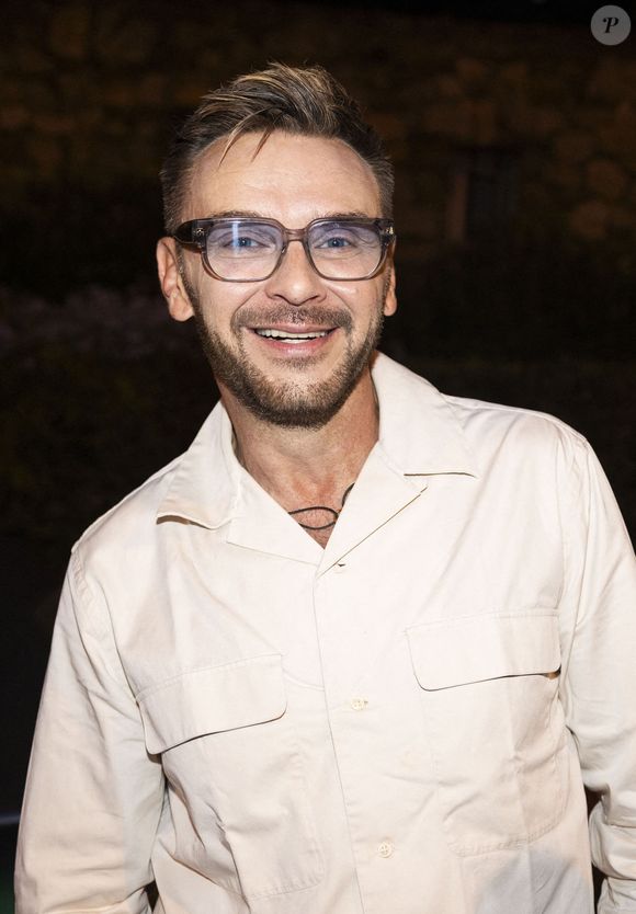 Jeanfi s’est défendu : il n’avait jamais dit tout cela et assure bien s’entendre avec tout le monde, sauf quelques tensions passagères.

Exclusif - Jean-Philippe Janssens (Jeanfi Janssens) lors du spectacle "Les gros patinent bien" au théâtre de Verdure lors du 41ème Festival de Ramatuelle ( qui fête ses 40 ans) le 10 août 2025. 

© Cyril Bruneau / Bestimage