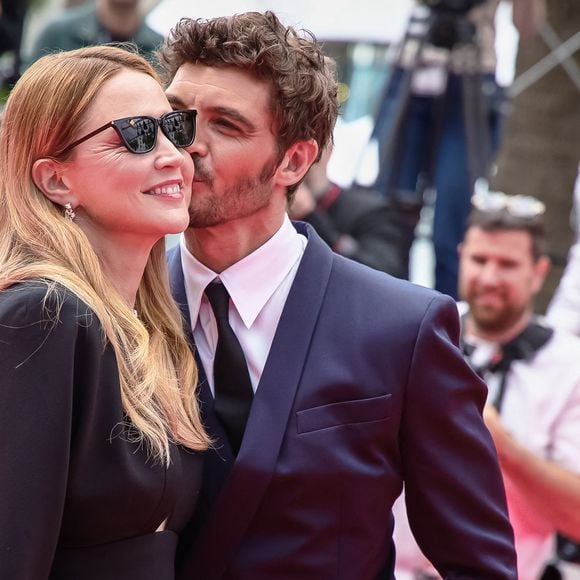 18 mai 2026, Cannes, France : Virginie Efira et Niels Schneider assistent au tapis rouge de ''L'Inconnue'' au 79ème Festival de Cannes. (Crédit photo : © Marco Barada/SOPA Images via ZUMA Press / Bestimage Wire / Bestimage)