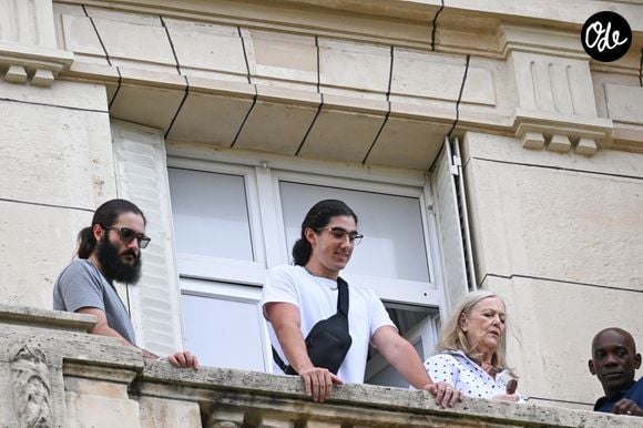 Eddy and Nelson Angelil - Just days before her return to the stage, Celine Dion with fans outside her hotel, hotel Royal Monceau in Paris, France on September 4, 2026. © Lionel Urman/Bestimage
