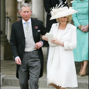 Camilla portait la robe et le manteau blancs qu'elle portait le jour où elle a dit oui à Charles
Mariage du prince Charles et de Camilla le 9 avril 2005 à Windsor  GOFF INF / BESTIMAGE