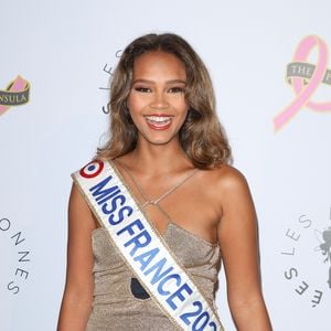 Indira Ampiot a été élue Miss France il y a deux ans.

Indira Ampiot (Miss France) - Photocall du gala de charité de l'association "Les Bonnes Fées" à l'occasion de la campagne mondiale "Octobre Rose" à l'hôtel Peninsula, Paris. © Coadic Guirec/Bestimage