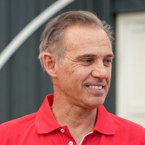 Paul Belmondo - Les célébrités lors de “L'Etape du Coeur” de l’association Mécénat Chirurgie Cardiaque lors de la 12ème étape de la 113ème édition du Tour de France entre Nevers et Chalon-sur-Saône, France, le 16 juillet 2026.  © Anne-Sophie Guebey/Bestimage