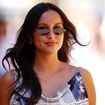 Alexandra Leclerc enceinte : la femme de Charles Leclerc ressuscite la mythique robe Dior à imprimé journal de Carrie Bradshaw
