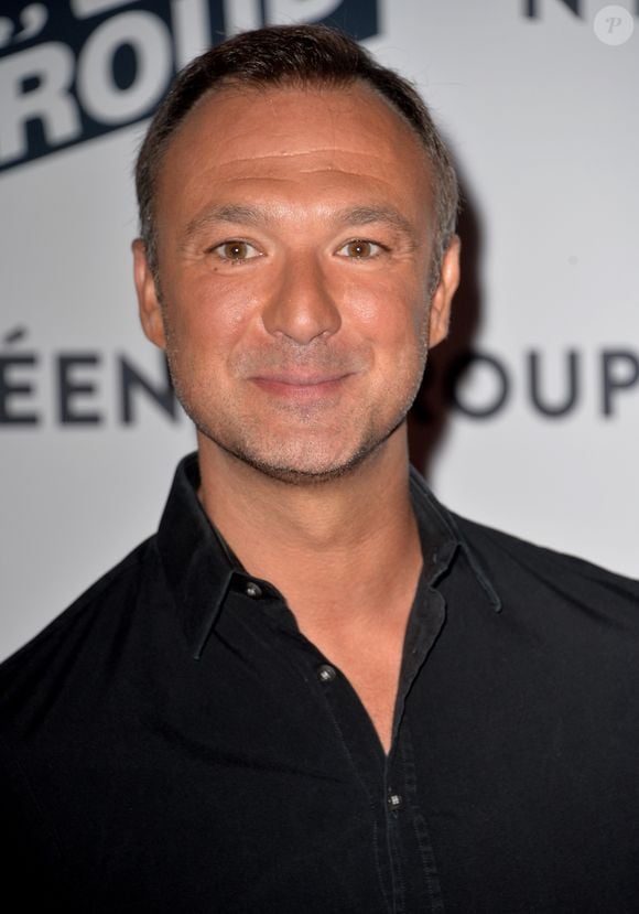 Le 31 décembre dernier, il présentait le tout dernier numéro du "Téléshopping".

Alexandre Devoise - Conférence de rentrée du Groupe NRJ au théâtre des Folies Bergère à Paris, le 16 septembre 2019. © Veeren/Bestimage
