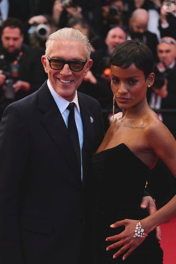 Depuis, c'est avec le mannequin brésilien Narah Baptista que Vincent Cassel file le parfait amour. Ensemble, ils ont tout récemment eu un fils, baptisé Caetano.

Vincent Cassel et Narah Baptista assistent au photocall à Cannes lors du 79ème Festival de Cannes.

 © Alessandro Galatoli/ZUMA Press Wire / Bestimage