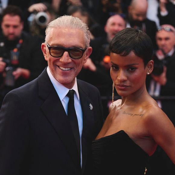 Depuis, c'est avec le mannequin brésilien Narah Baptista que Vincent Cassel file le parfait amour. Ensemble, ils ont tout récemment eu un fils, baptisé Caetano.

Vincent Cassel et Narah Baptista assistent au photocall à Cannes lors du 79ème Festival de Cannes.

 © Alessandro Galatoli/ZUMA Press Wire / Bestimage