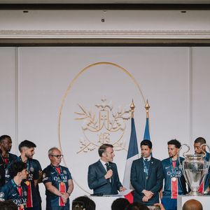 Nasser al-Khelaïfi, Marquinhos - Emmanuel Macron, président de la République Française, reçoit les joueurs du PSG à l'Elysée après leur victoire historique (5-0) en finale de la Ligue Des Champions 2025. Paris, le 1er juin 2025.
© Mathilde Mazars / Pool / Bestimage