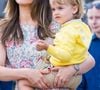 C'est la première fille pour le couple qui était déjà parent de trois garçons : Alexander, Gabriel et Julian nés respectivement en 2016, 2017 et 2021
La princesse Sofia de Suède et son fils le prince Julian lors de l'inauguration de l’aire de jeux naturelle du Prince Julian dans la réserve naturelle Getterön à Varberg. Le 17 juin 2024 @Dana Press / Bestimage