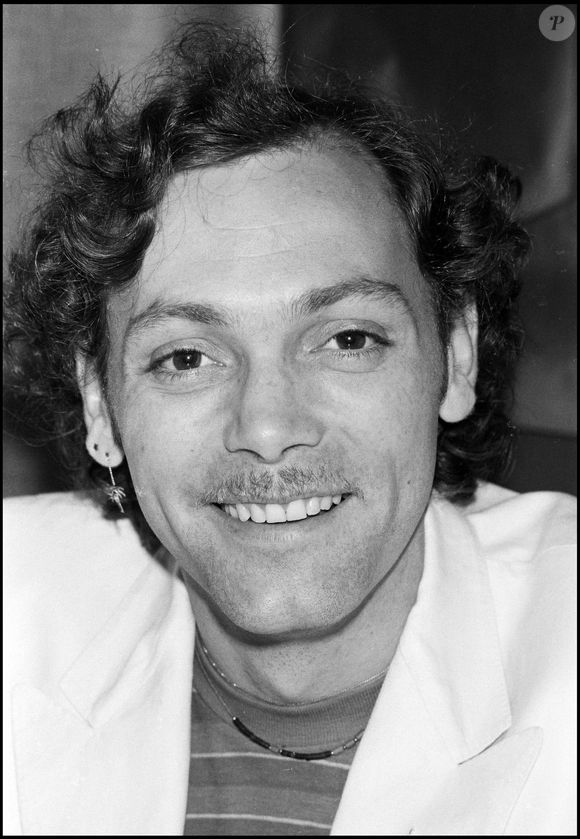 De son côté, sa mère est également rongée par de multiples addictions.

Archives : Patrick Dewaere au Festival de Cannes en 1977. @ANGELI-RINDOFF / BESTIMAGE