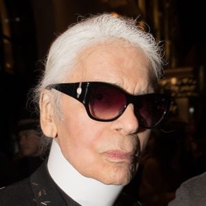 Karl Lagerfeld arrivant à la soirée de Carine Roitfeld à l'hôtel Four Seasons George V à Paris, le 4 mars 2017. AGENCE / BESTIMAGE