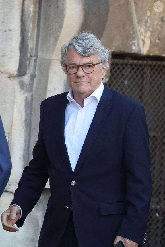 y compris Jean-Louis Borloo

Jean-Louis Borloo - Obsèques de Nathalie Baye en l'église Saint-Sulpice à Paris le 24 avril 2026. © Dominique Jacovides - Coadic Guirec / Bestimage