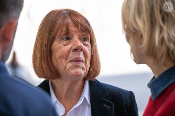 Décorée de la Légion d'honneur en 2025, elle a également publié ses mémoires au début de ce mois de février.

Gisèle Pelicot quitte la cour d'appel à l'heure du déjeuner lors du troisième jour du procès en appel de l'un des co-accusés dans l'affaire dite du viol de Mazan à Nîmes, France, le 8 octobre 2025. Photo par Laurent Coust/ABACAPRESS.COM