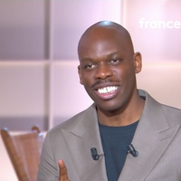 Jean-Pascal Zadi explique pourquoi sa fille est née avec douze doigts