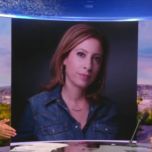 Tout naturellement, Audrey Crespo-Mara a posé une question sur l'avenir de Léa Salamé sur France 2, dans le JT. 

Raphaël Glucksmann dans le JT de TF1 le 23 août 2026.