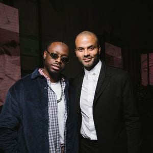 Tony Parker et Dadju au Front Row du défilé Messika Collection Prêt-à-Porter Printemps-Été 2026 lors de la Fashion Week de Paris (PFW), au Musée des Arts décoratifs, à Paris, France, le 3 octobre 2025. © Sam Delpech/Bestimage