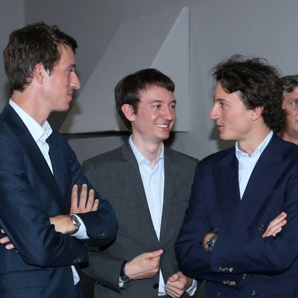 Alexandre Arnault, Frédéric Arnault et Jean Arnault backstage à la suite du Défilé de Mode Christian Dior, Collection Haute Couture Automne-Hiver 2026/2027, le 6 Juillet 2026. 

© Bertrand Rindoff / Bestimage