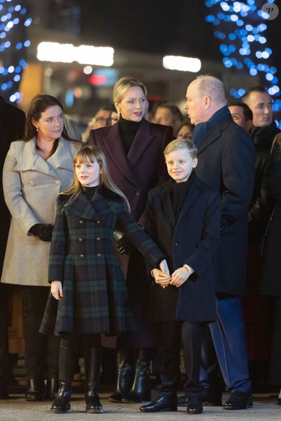Mélanie-Antoinette de Massy, Le prince Albert II de Monaco, La princesse Charlène de Monaco, La princesse Gabriella de Monaco, comtesse de Carladès, Le prince Jacques de Monaco, marquis des Baux - La famille princière de Monaco lors de l'embrasement de la barque dans le cadre des célébrations de la Sainte-Dévote, Sainte Patronne de Monaco le 26 janvier 2024.

© Olivier Huitel / Pool Monaco / Bestimage
