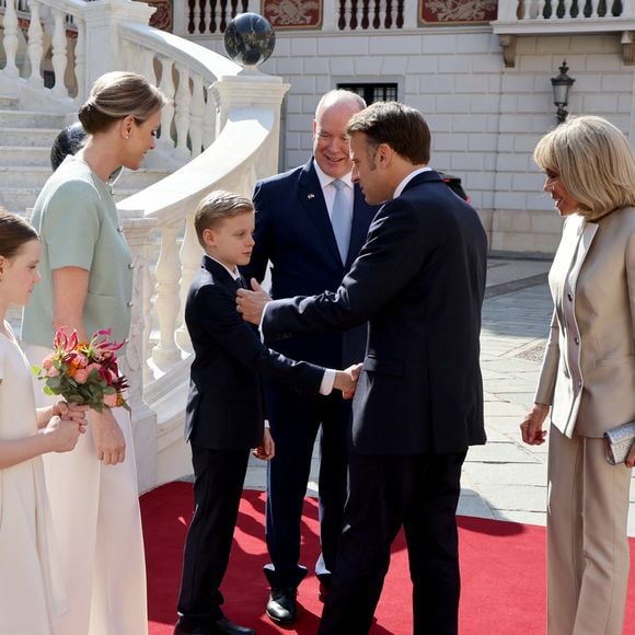 Le prince Albert II de Monaco, la princesse Charlène et leurs enfants accueillent le président Emmanuel Macron , sa femme Brigitte et une délégation au palais princier à Monaco le 7 juin 2025
© Ludovic Marin / Pool / Bestimage