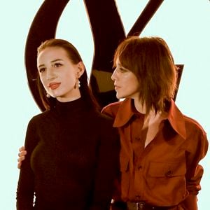 La fille de Charlotte Gainsbourg et Yvan Attal annonce son nouveau projet

Alice Attal, Charlotte Gainsbourg au photocall du défilé Saint Laurent collection femme automne/hiver lors de la fashion week à Paris (PFW).

© Olivier Borde / Bestimage