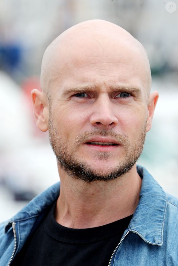 "Quand un téléfilm passe à la télé, on le regarde en famille, mais je ne suis pas du style à me gausser. Je parle peu de mon métier", avait-il déclaré.

Nicolas Gob - Photocall du film "Le combat d'Alice" lors de la 26ème Edition du Festival de la Fiction de La Rochelle. Le 11 septembre 2024
© Patrick Bernard / Bestimage
