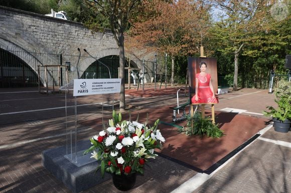 Exclusif - Atmosphère/Ambiance lors de la cérémonie de dénomination d’un jardin en hommage à Charlotte Valandrey, au 17 rue Hector Malot dans le XIlème arrondissement de Paris, France, le 4 avril 2025. © Coadic Guirec/Bestimage