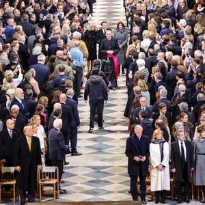 Emmanuel Macron, la première dame, Brigitte Macron et Anne Hidalgo, maire de Paris Cérémonie de réouverture de la cathédrale Notre-Dame de Paris, le 7 décembre 2024. Joyau de l’art gothique, lieu de culte et de culture, symbole universel de la France et de son histoire, la cathédrale de Notre-Dame de Paris rouvre ses portes les 7 et 8 décembre, cinq ans après le terrible incendie qui l’avait ravagée le 15 avril 2019. 
© Dominique Jacovides / Bestimage