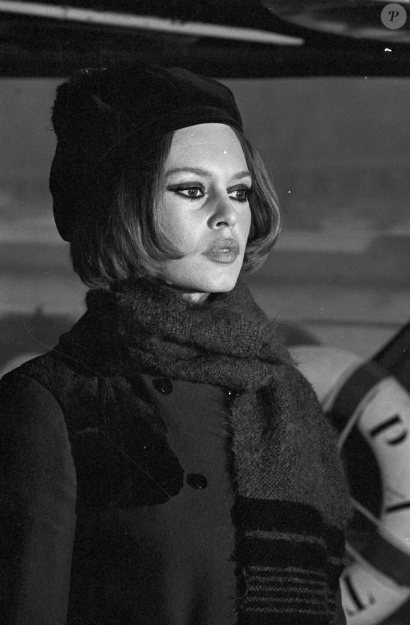 Archives - En France, à Paris, Brigitte BARDOT sur le plateau de l'émission "Show Bardot". Le 15 novembre 1967 © Bernard Leguay via Bestimage