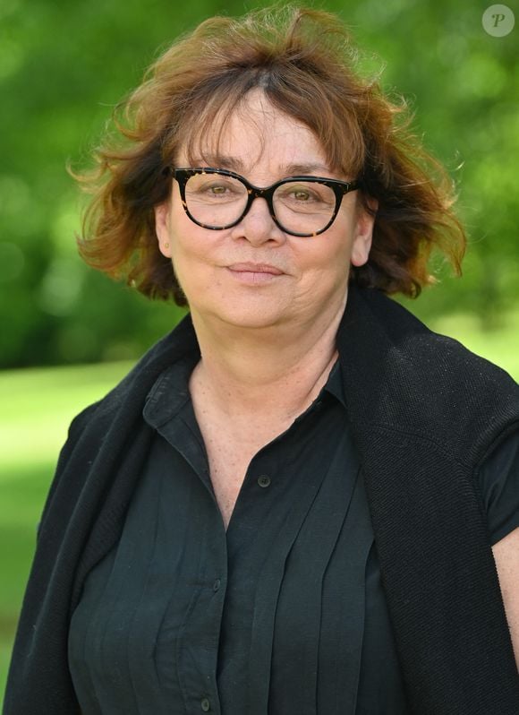 Et de préciser il y a peu qu'elle gagnait moins d'argent que son fils de 29 ans.

Exclusif - Nathalie Saint-Cricq, Journaliste et Ecrivain  - Festival Joséphine Baker Licra au château des Milandes en Dordogne le 23 juin 2024. Pour sa deuxième édition,  du 22 au 23 juin 2024 le festival mettra à l’honneur le livre et le cinéma, au Parc de Joséphine Baker. 
© Jean-Bernard Nadeau / Bestimage