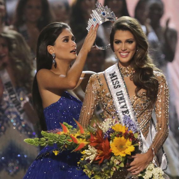 Iris Mittenaere et Pia Wurtzbach, Miss Univers 2015 - La Française Iris Mittenaere couronnée Miss Univers ; Choisie face à ses 85 concurrentes, la Française Iris Mittenaere a été élue lundi 30 janvier Miss Univers lors d'un concours télévisé organisé à Manille, aux Philippines le 30 janvier 2017.
© Linus Guardian Escandor Ii via ZUMA Wire / Bestimage