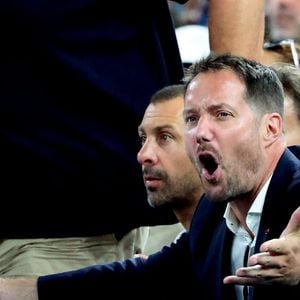 Thomas Pesquet et sa compagne Anne Mottet - Les célébrités en tribunes pendant l'épreuve de basketball de Demi-Finale opposant la France à l'Allemagne lors des Jeux Olympiques de Paris 2024 (JO) à l'Arena Bercy, à Paris, France, le 8 août 2024. © Jacovides-Perusseau/Bestimage