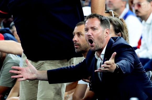 Thomas Pesquet et sa compagne Anne Mottet - Les célébrités en tribunes pendant l'épreuve de basketball de Demi-Finale opposant la France à l'Allemagne lors des Jeux Olympiques de Paris 2024 (JO) à l'Arena Bercy, à Paris, France, le 8 août 2024. © Jacovides-Perusseau/Bestimage
