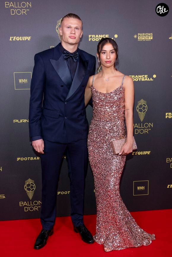 Erling Haaland et sa compagne Isabel Haugseng Johansen - Photocall de la 67ème cérémonie du Ballon d’Or au Théâtre du Chatelet à Paris le 30 octobre 2023. © Cyril Moreau/Bestimage