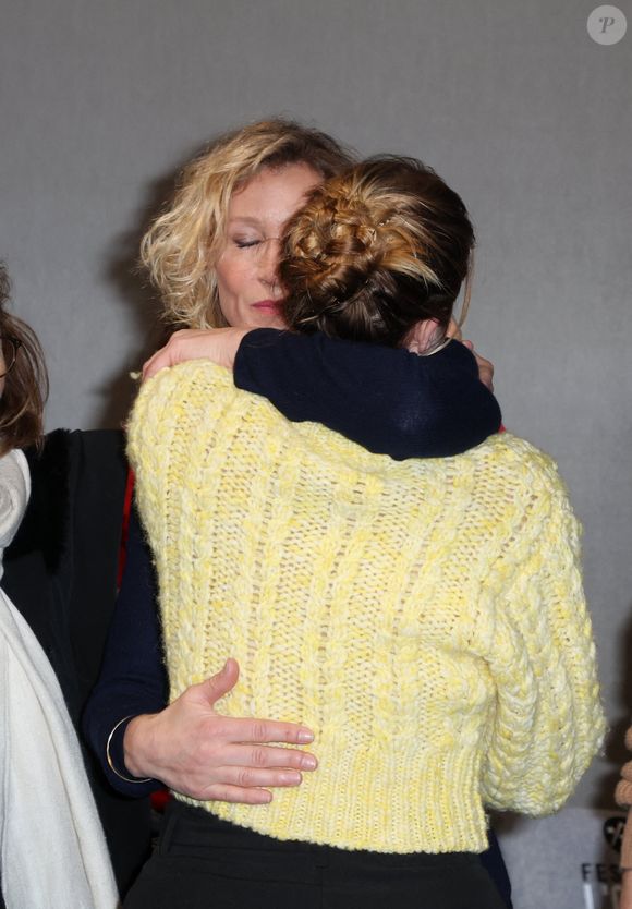Alexandra Lamy et sa fille Chloé Jouannet lors du 27ème Festival International du Film de Comédie de l'Alpe d'Huez le 17 janvier 2024 / DOMINIQUE JACOVIDES / BESTIMAGE