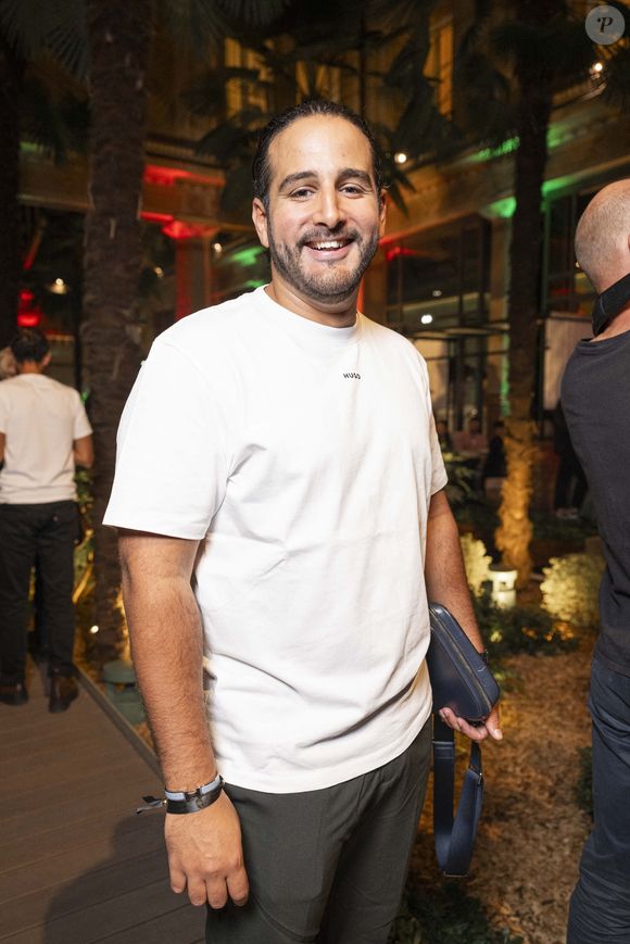 Au menu de ce nouveau bébé ? Un concept "fast-good" 100 % dédié au poulet frit, pensé pour régaler les familles et les plus jeunes sans casser la tirelire. 

Exclusif - Mohamed Cheikh lors de l'inauguration du Restaurant & Bar 19.20 by Norbert Tarayre à l'hôtel Prince de Galles à Paris le 10 octobre 2023.
Pierre Perusseau / Coadic Guirec / Bestimage